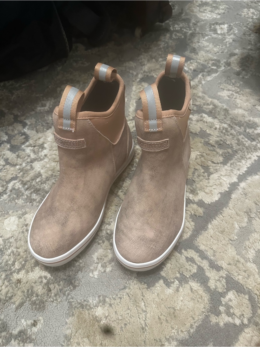 Women's Slip-On xtra-tufs in Light pink. Leather and waterproof. Size 5